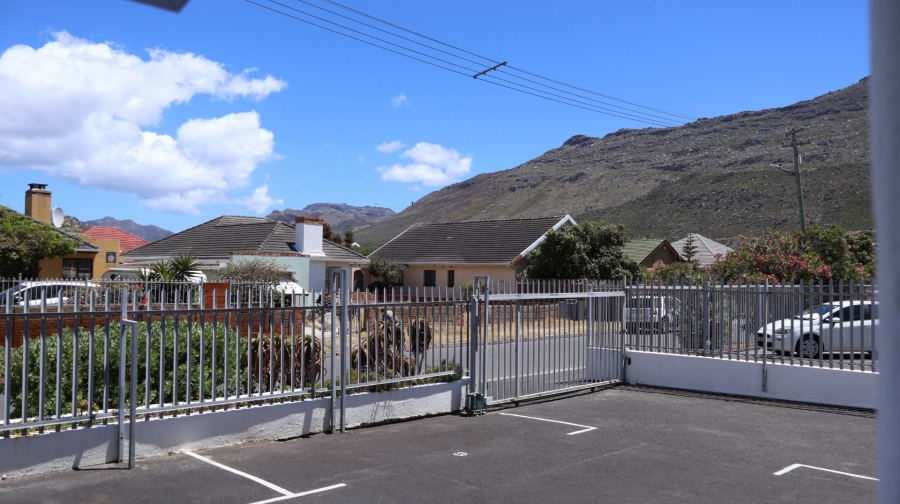 To Let 1 Bedroom Property for Rent in Fish Hoek Western Cape